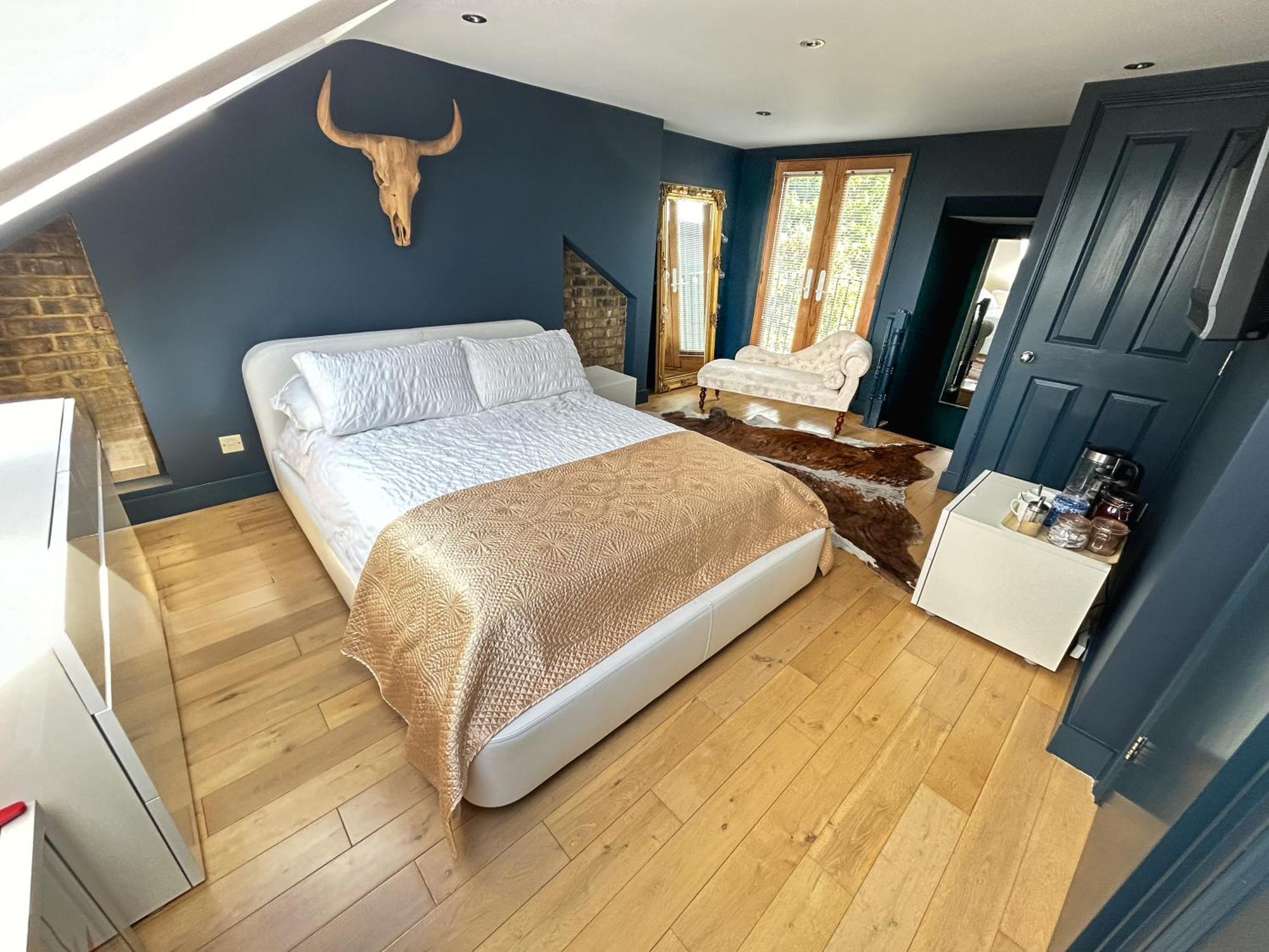 The Crown Loft Ensuite Luxury Accomodation Kingston upon Thames  Bagian luar foto